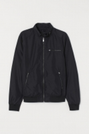  Cazadora bomber con nailon 17.99 €