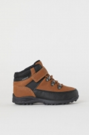  Deportivas impermeables altas 25.99 €