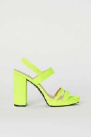 Sandalias de plataforma 8.99 €