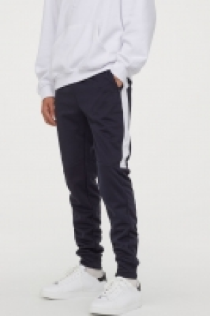  Pantalón sudadera con franjas 17.99 €