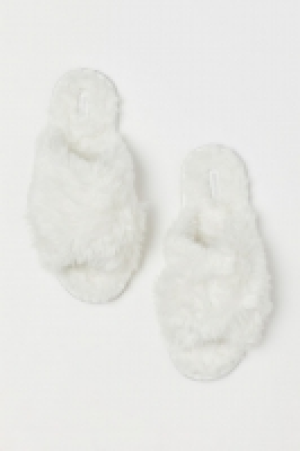  Sandalias en pelo sintético 15.99 €