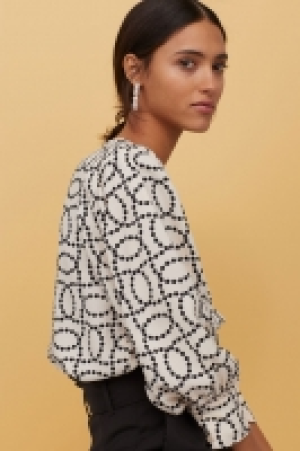  Blusa con mangas abullonadas 11.99 €
