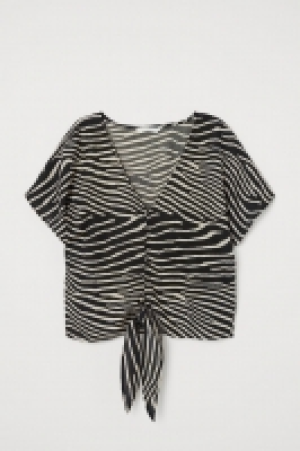  Blusa con nudo y escote en V 9.99 €
