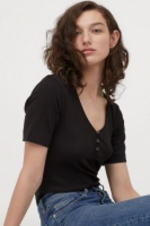  Top de punto con escote en V 4.99 €