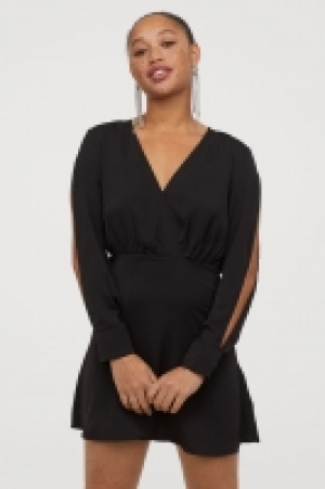  Vestido con escote de pico 14.99 €