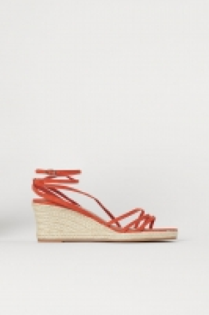  Sandalias de cuña 16.99 €