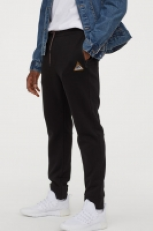 HM   Joggers con aplicación de tela