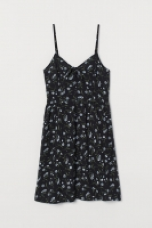  Vestido con nudo decorativo 9.99 €