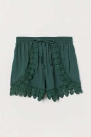  Pantalón corto con encaje 13.99 €