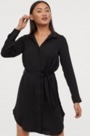  Vestido camisero con cinturón 14.99 €