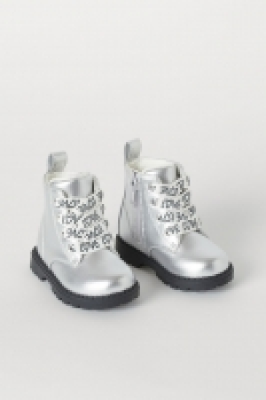  Botas con forro polar 12.99 €