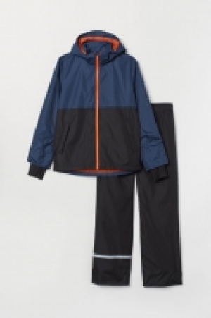HM   Conjunto para la lluvia