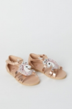  Sandalias con aplicación 9.99 €