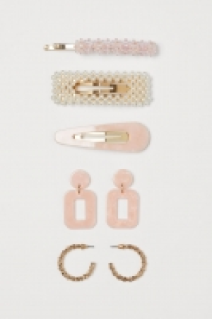  Pendientes y clips de pelo 8.99 €