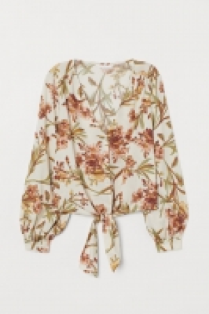  Blusa estampada con lazada 9.99 €