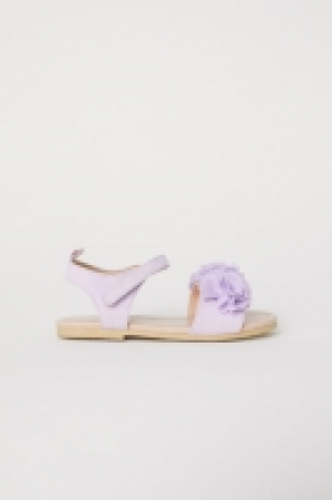 HM   Sandalias con aplicación