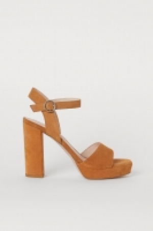  Sandalias de ante 55.99 €