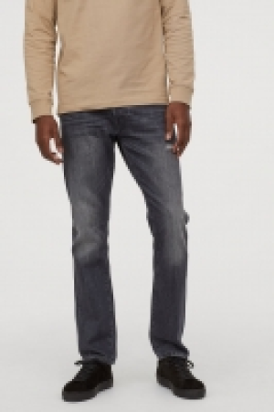  Slim Straight Jeans 11.99 €