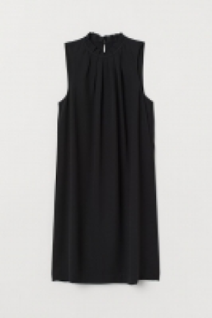  Vestido en crepé 8.99 €