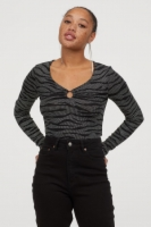  Top con escote de pico 3.99 €