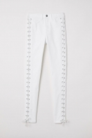 HM   Pantalón de sarga con lazada