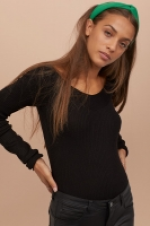  Top con escote de pico 11.99 €