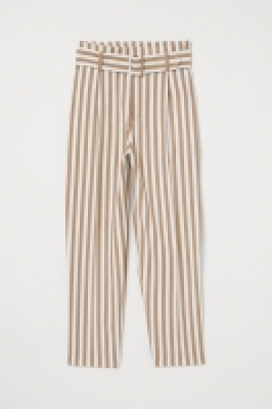  Pantalón con cinturón 14.99 €