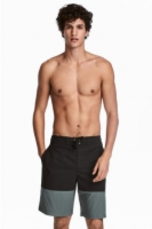  Bañador hasta la rodilla 11.99 €