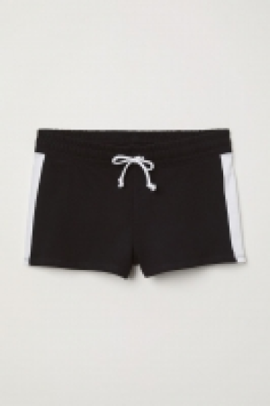  Pantalón corto en sudadera 3.99 €