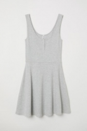  Vestido en punto de canalé 9.99 €