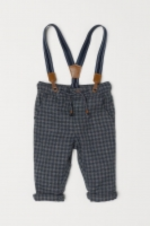  Pantalón con tirantes 9.99 €