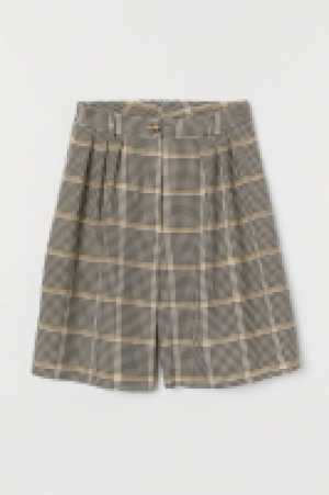  Pantalón corto amplio 23.99 €
