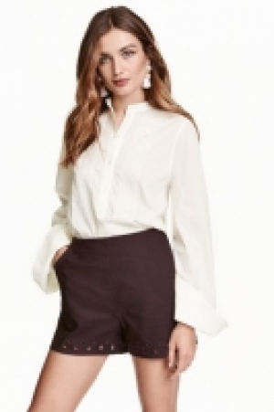  Pantalón corto con bordado 10.99 €