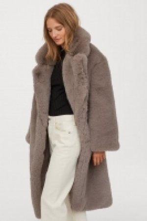  Abrigo en pelo sintético 76.99 €
