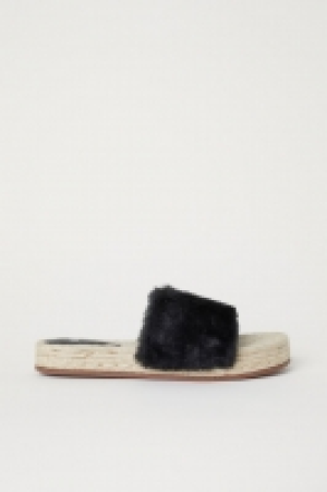  Sandalias en pelo sintético 17.99 €