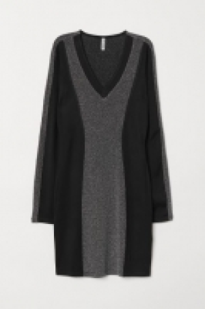  Vestido de punto escote en V 13.99 €