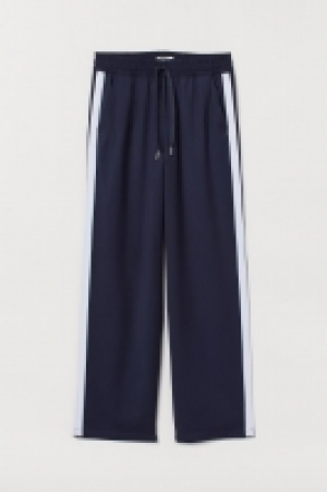  Pantalón con franjas laterales 12.99 €