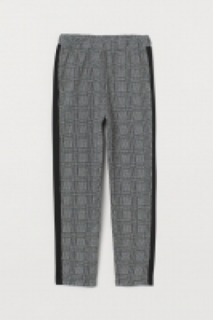  Pantalón con franjas laterales 8.99 €