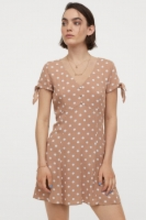 Vestido con escote de pico 14.99 €