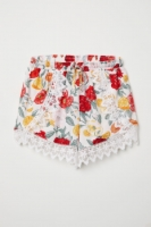 Pantalón corto con encaje 5.99 €