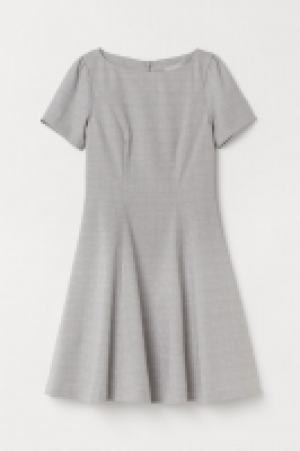 Vestido con mangas abullonadas 17.99 €