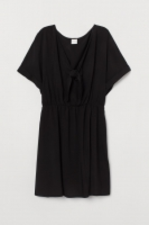 Vestido con lazada en escote 11.99 €