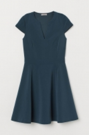 Vestido con escote de pico 22.99 €