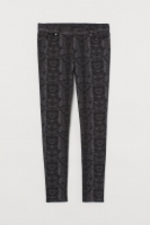 Pantalón de sarga Skinny Fit 5.99 €