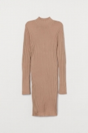 Vestido en punto de canalé 13.99 €