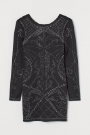 Vestido ajustado con remaches 23.99 €