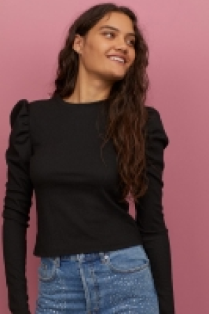 Top con mangas abullonadas 7.99 €