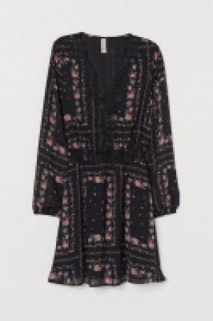 Vestido en V con encaje 15.99 €