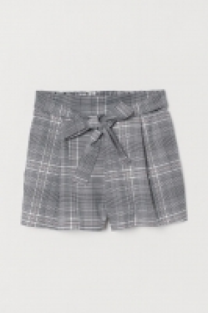 Pantalón corto con cinturón 8.99 €
