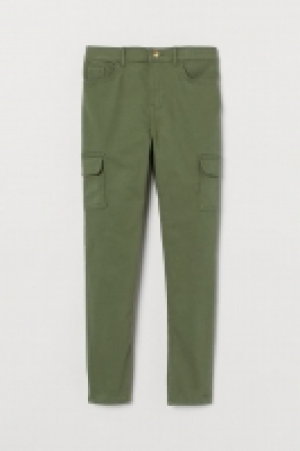 HM  Pantalón en sarga elástica